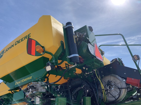 2025 John Deere 1775NT Planter