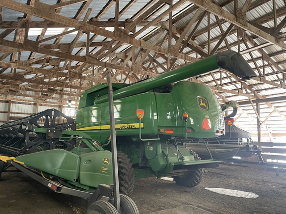 2011 John Deere 9570 STS Combine