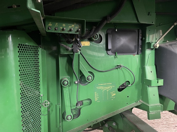 2011 John Deere 9570 STS Combine