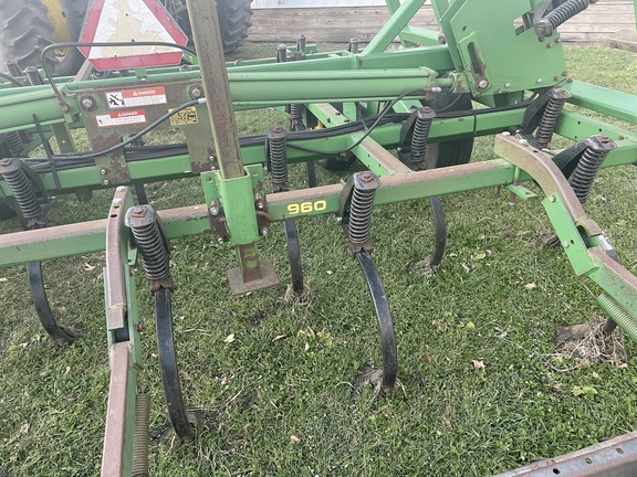 John Deere 960 Field Cultivator