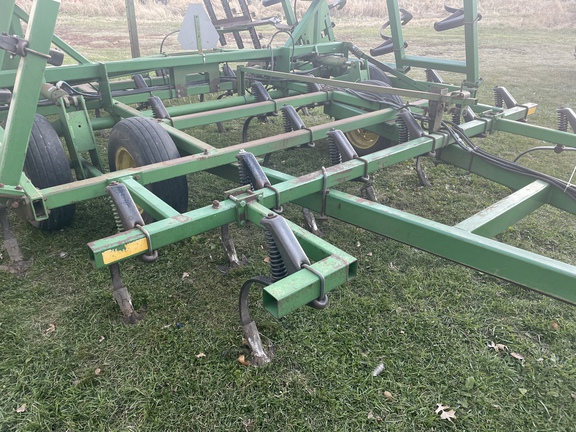 John Deere 960 Field Cultivator
