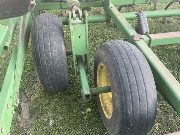 John Deere 960 Field Cultivator