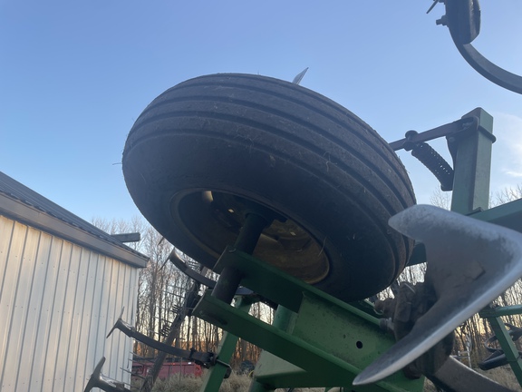 John Deere 960 Field Cultivator