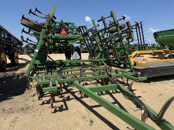 1990 John Deere 960 Field Cultivator