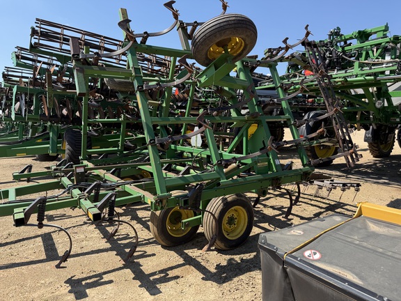 1990 John Deere 960 Field Cultivator
