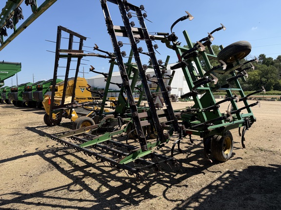 1990 John Deere 960 Field Cultivator