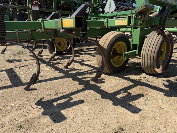 1990 John Deere 960 Field Cultivator