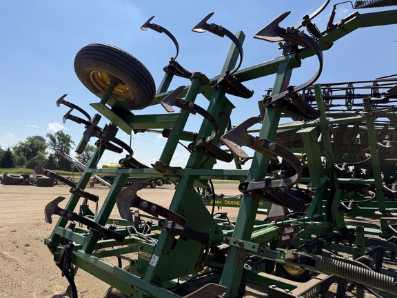 1990 John Deere 960 Field Cultivator