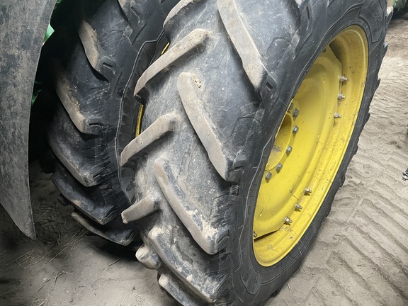 2022 John Deere 8R 370 Tractor