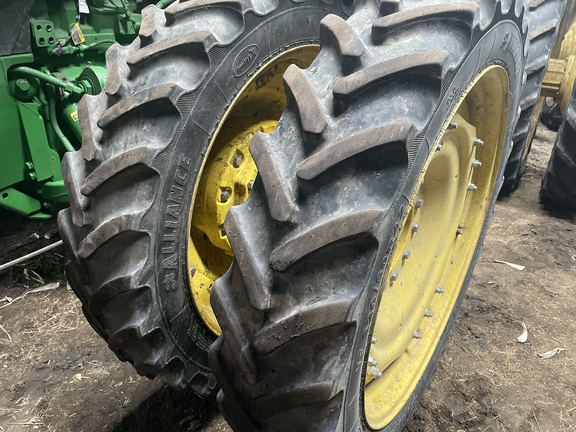 2022 John Deere 8R 370 Tractor