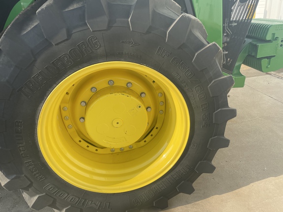 2022 John Deere 8R 370 Tractor