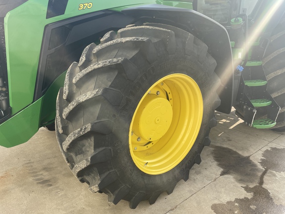 2022 John Deere 8R 370 Tractor