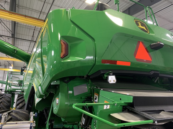 2025 John Deere X9 1000 Combine