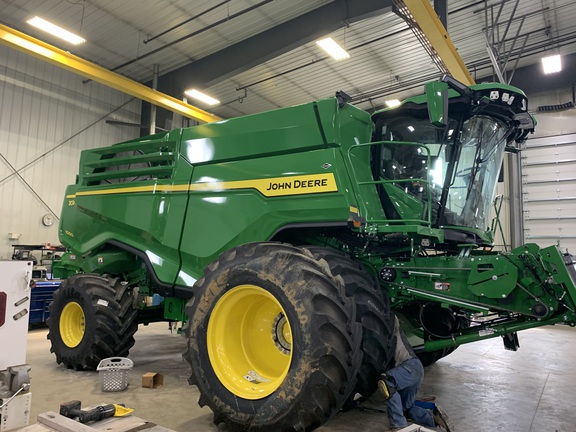 2025 John Deere X9 1000 Combine