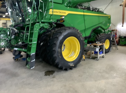 2025 John Deere X9 1000 Combine