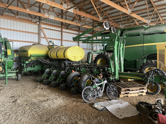 2004 John Deere 1770NT CCS Planter