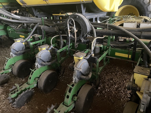 2004 John Deere 1770NT CCS Planter