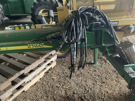 2004 John Deere 1770NT CCS Planter