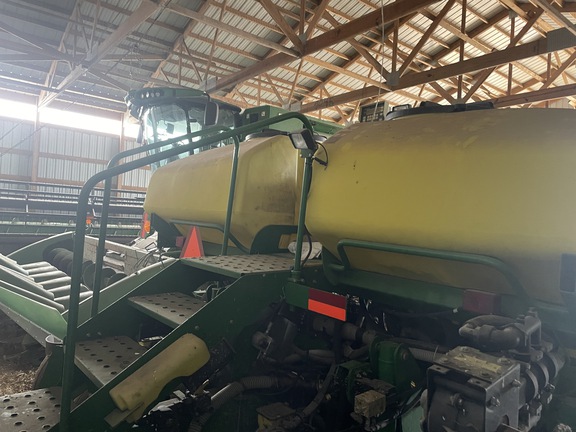 2004 John Deere 1770NT CCS Planter