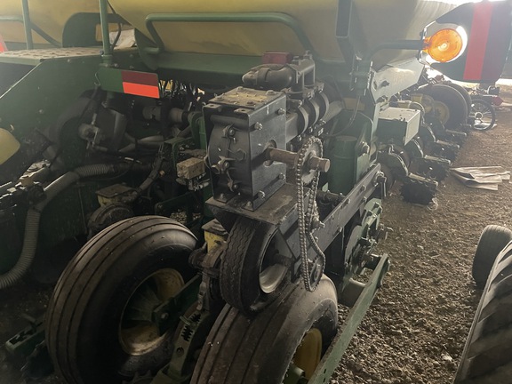 2004 John Deere 1770NT CCS Planter