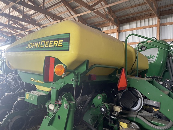2004 John Deere 1770NT CCS Planter
