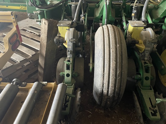 2004 John Deere 1770NT CCS Planter