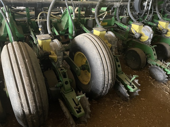 2004 John Deere 1770NT CCS Planter