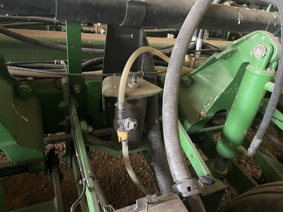 2004 John Deere 1770NT CCS Planter