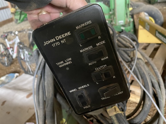 2004 John Deere 1770NT CCS Planter