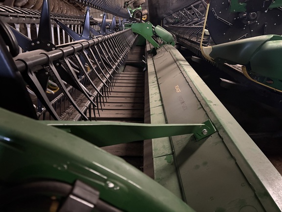 2022 John Deere RD40F Header Combine