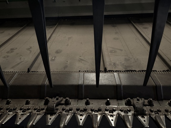 2022 John Deere RD40F Header Combine