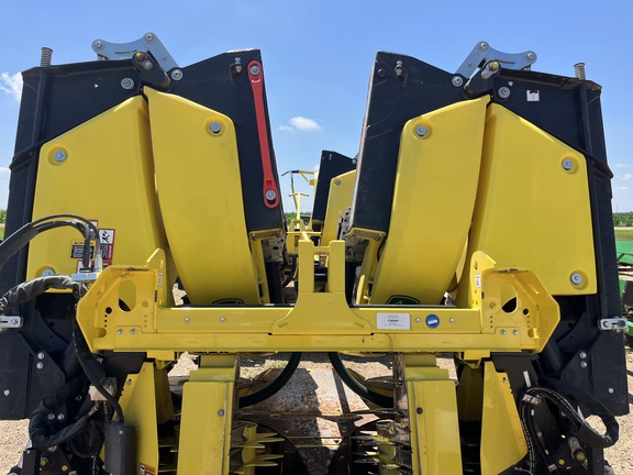 2024 John Deere 772 Header Forage