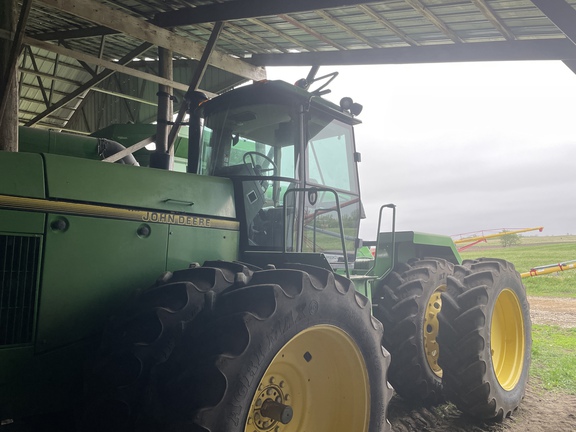 1996 John Deere 8570 Tractor 4WD