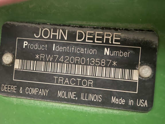 2004 John Deere 7420 Tractor