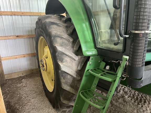 2004 John Deere 7420 Tractor