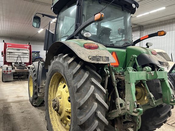 2011 John Deere 7200R Tractor