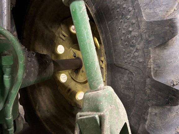 2011 John Deere 7200R Tractor