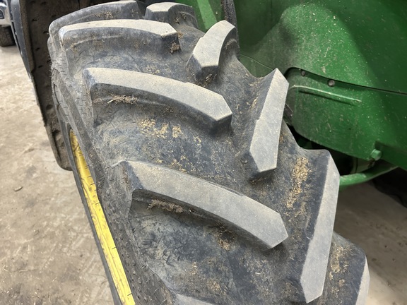 2011 John Deere 7200R Tractor