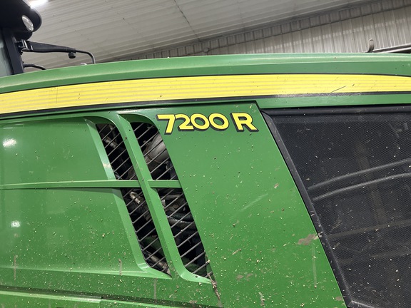 2011 John Deere 7200R Tractor