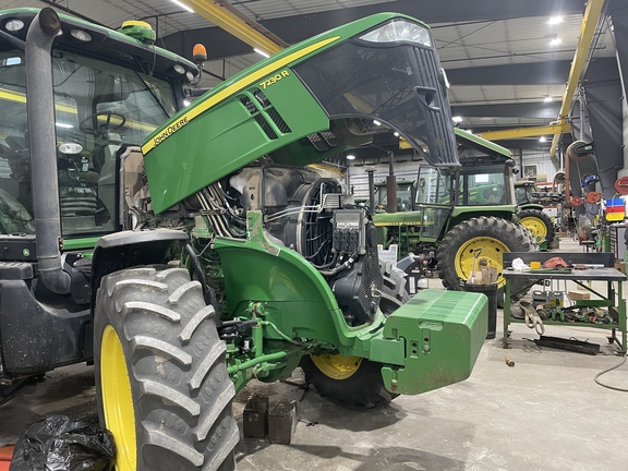 2012 John Deere 7230R Tractor