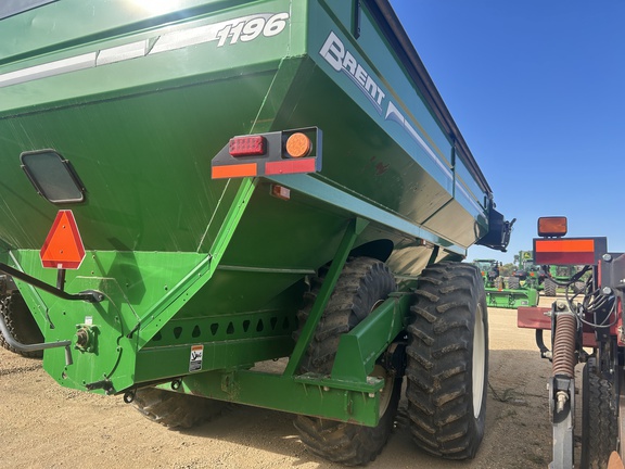 2013 Brent 1196 Grain Cart
