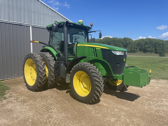 2011 John Deere 7230R Tractor