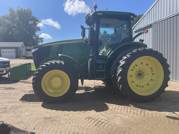 2011 John Deere 7230R Tractor