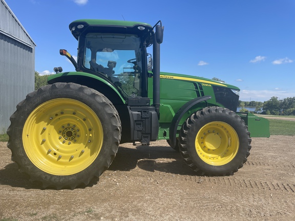 2011 John Deere 7230R Tractor