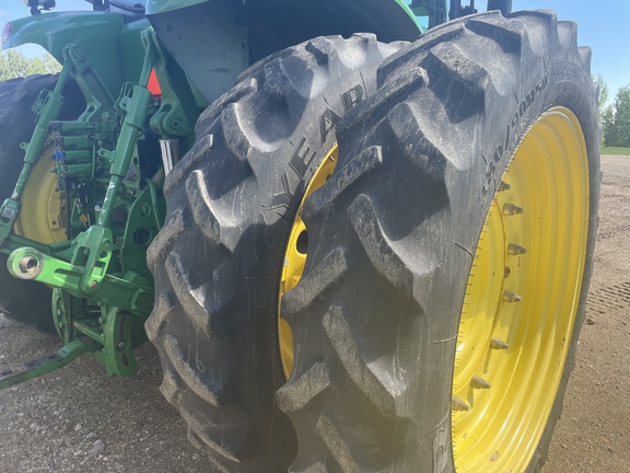 2011 John Deere 7230R Tractor