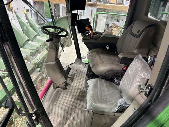 2025 John Deere S7 800 Combine