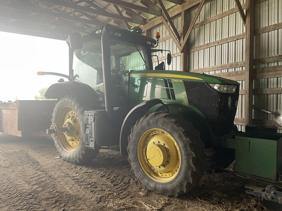 2011 John Deere 7260R Tractor