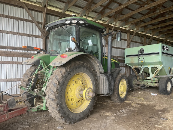 2011 John Deere 7260R Tractor