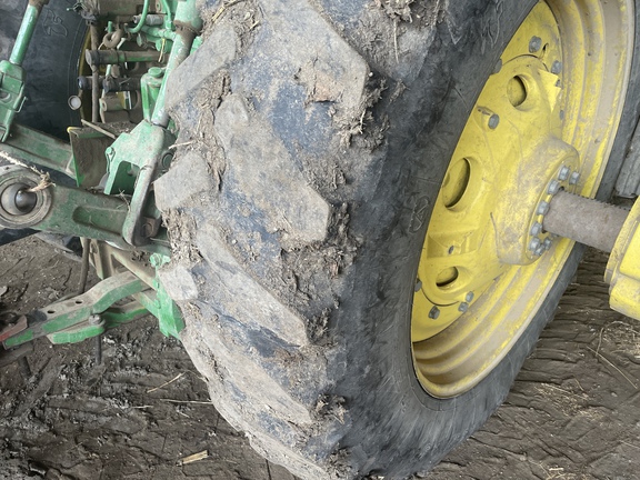 2011 John Deere 7260R Tractor