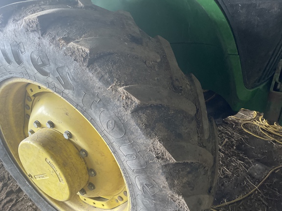2011 John Deere 7260R Tractor